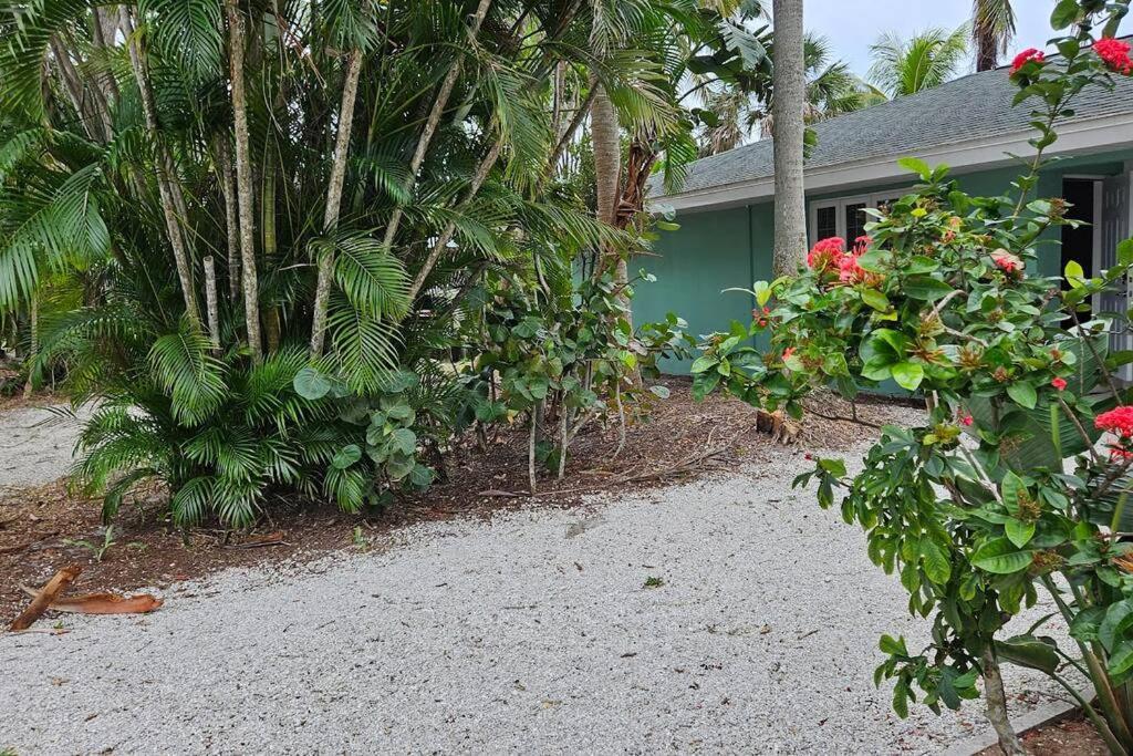 Blue Crab Dock On Gulf Canal Front Close 2 Beach Restaurants Bonita Springs Exterior photo